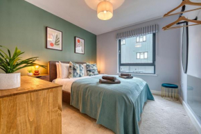 WINTER SPECIAL OFFER!! 2-BR Cosy, Spacious, Stylish & Modern City Apartment, Prime Location! Sleeps 6, Southampton Ocean Village - By Blue Puffin Stays